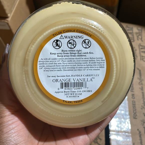 Tyler Candles - 22 oz Jar (1) Orange Vanilla - Picture 3 of 7